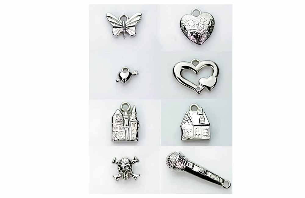 プラスティック製銀メッキのチャームハート大