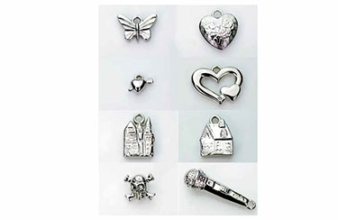 プラスティック製銀メッキのチャームハート大