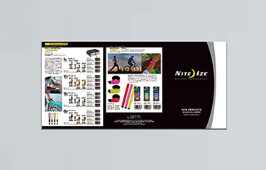ナイトアイズ商品の仕上がりA4三つ折りパンフレット表全面大